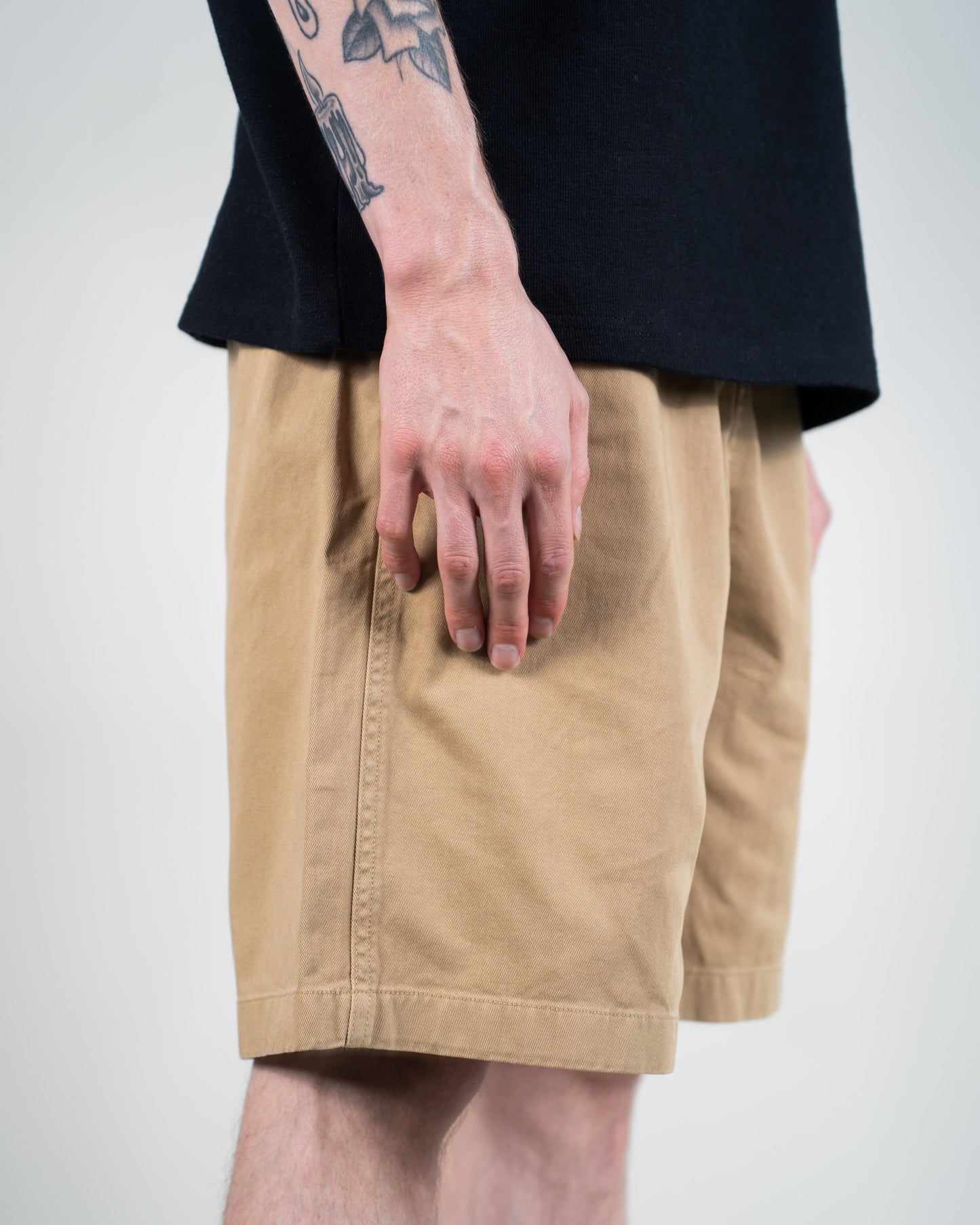 G-SHORT (TAN)