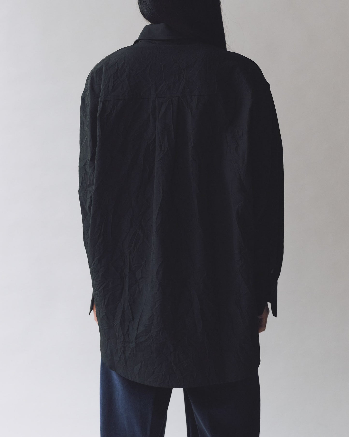 CRINKLED OVERSIZED SHIRT (BLACK)
